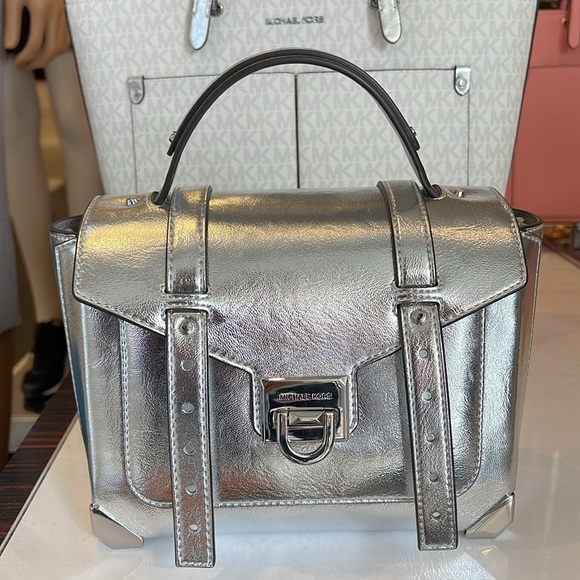 MICHAEL KORS
Manhattan Medium TH SCHOOL Crackled Metallic Leather SATCHEL
NWT - Picture 16 of 16